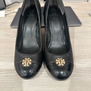 Black Leather Heels with Gold Emblem and Medium Heel